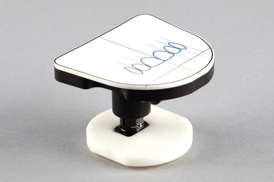 Figure 21 - Custom template and Standard Waxing Guide mounted on Panadent Kois Adjustable Platform.